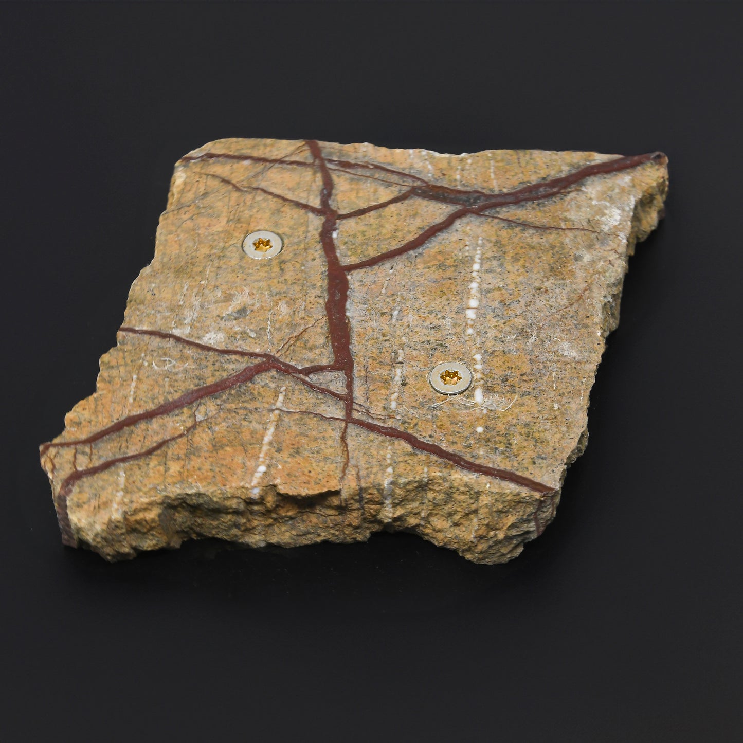 Veiny Unique 2cm Holds